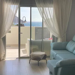https://a-beautiful-apartment-with-a-perfect-beach-view-la.in-canary-islands.com